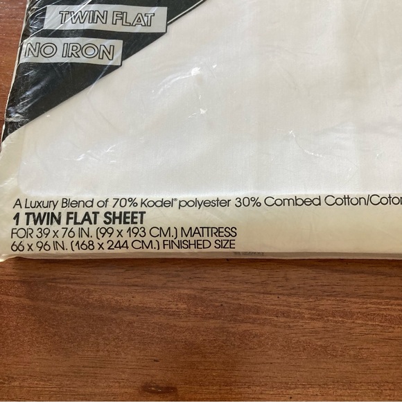 Vintage White Twin Sheet - Picture 3 of 3